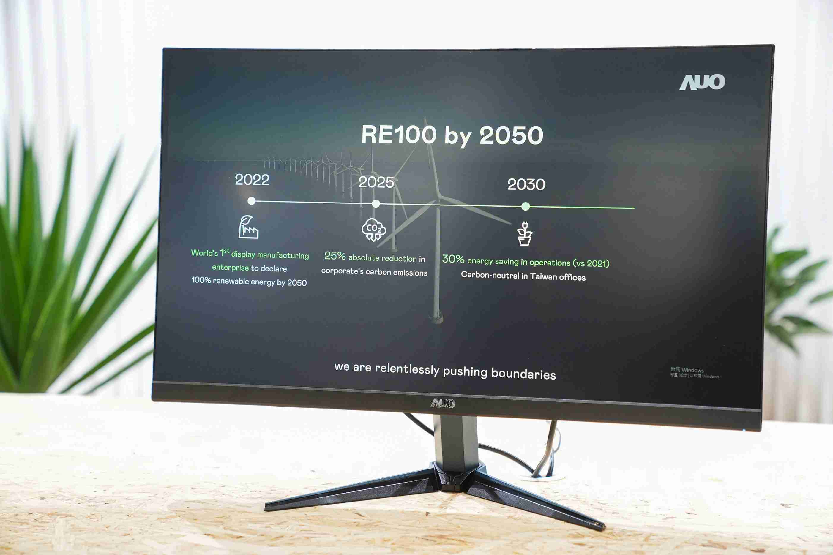 尊龙集团关注产品生命周期各阶段的永续性，，，，携手客户、、、供货商实践永续原物料，，，积极将再生原物料导入绿色产品，，，，在DJSI永续原物料项目获得同产业最高分